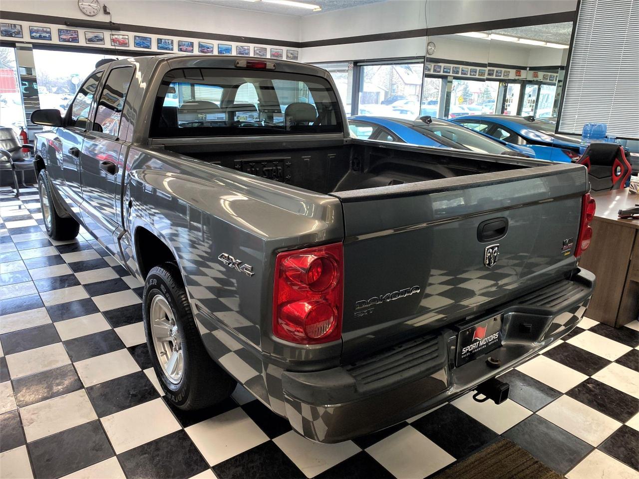 2008 Dodge Dakota SXT 4.7L V8 4x4+New Brakes+ACCIDENT FREE - Photo #2