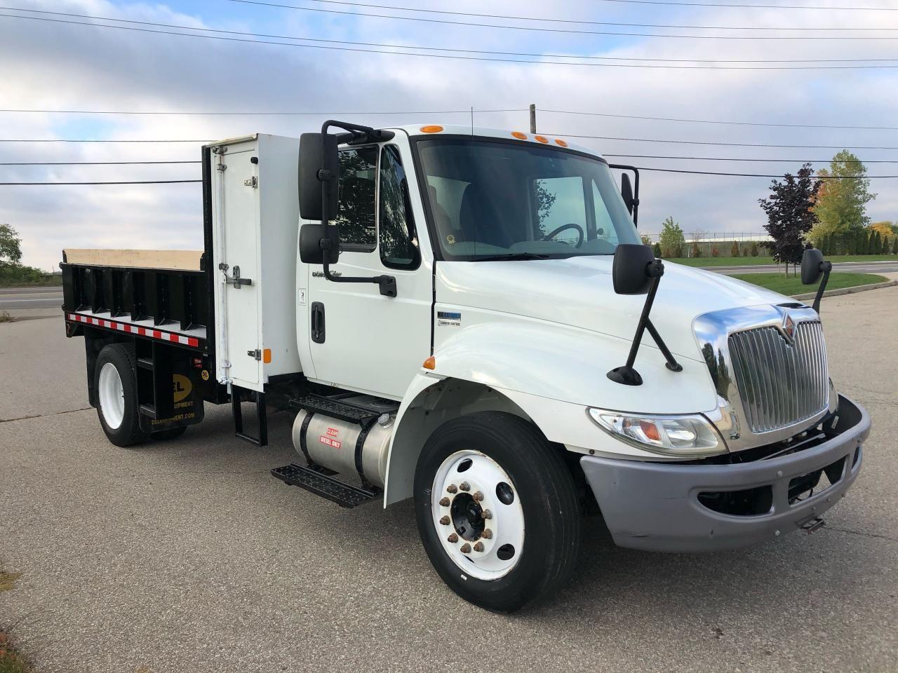 2013 International 4300 HYDRAULIC BRAKE DUMP TRUCK - Photo #2