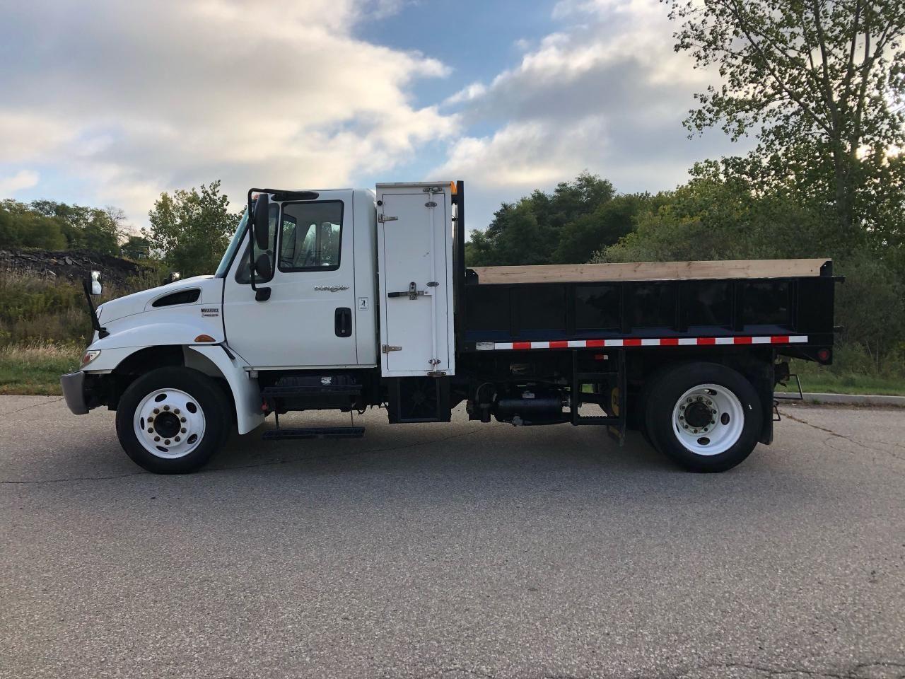 2013 International 4300 HYDRAULIC BRAKE DUMP TRUCK - Photo #5