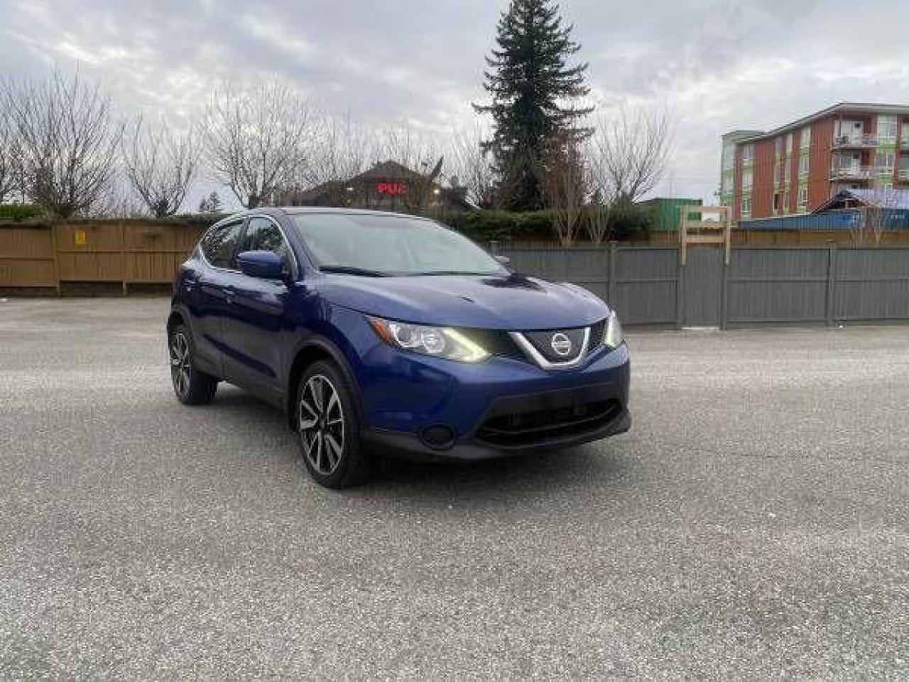 2018 Nissan Qashqai S - Photo #2