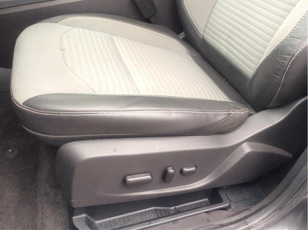 2017 Ford Escape SE - 4WD - Navigation - Bluetooth Photo2