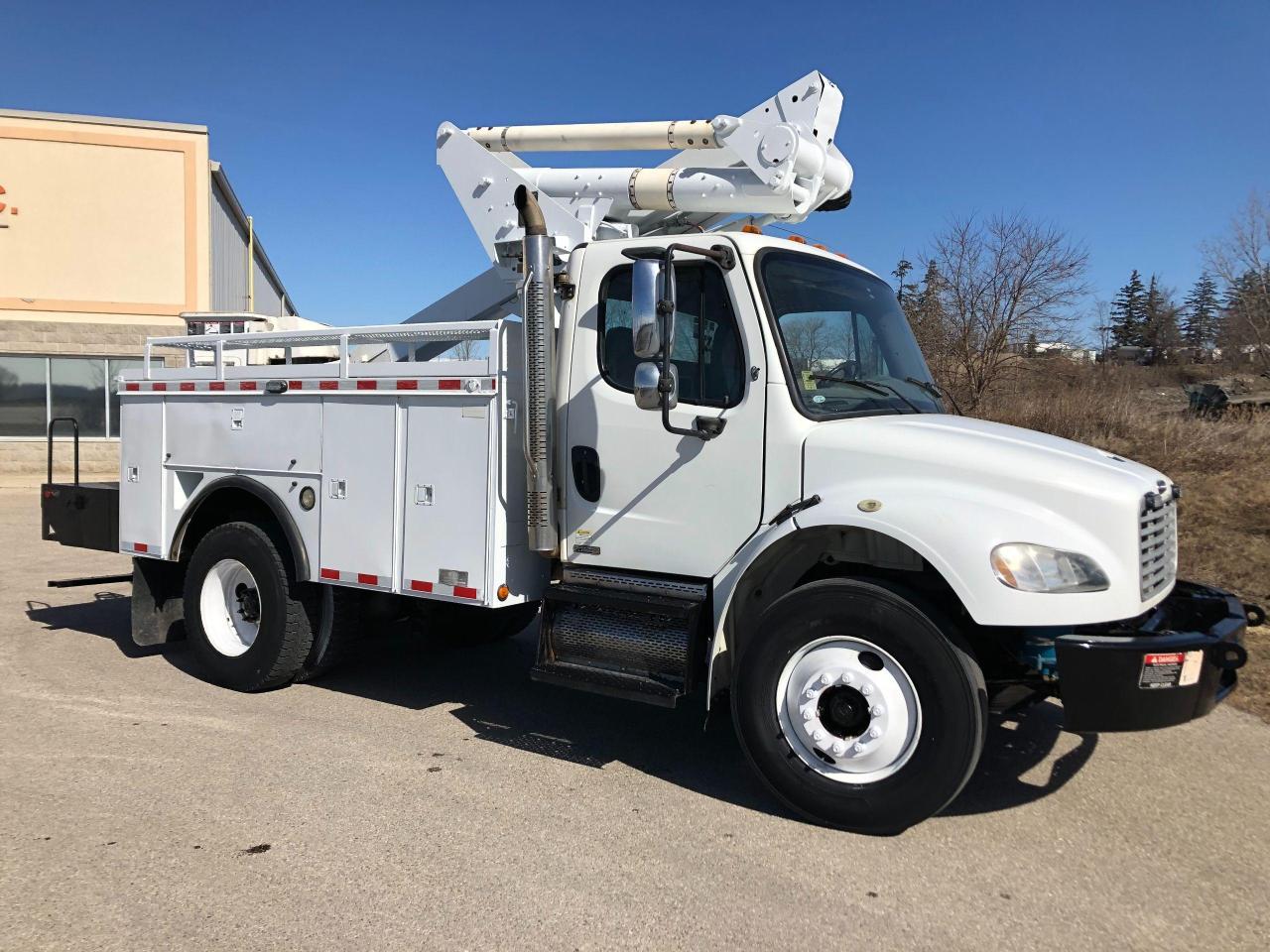 2008 Freightliner M2 Business Class BUCKET TRUCK - Photo #4