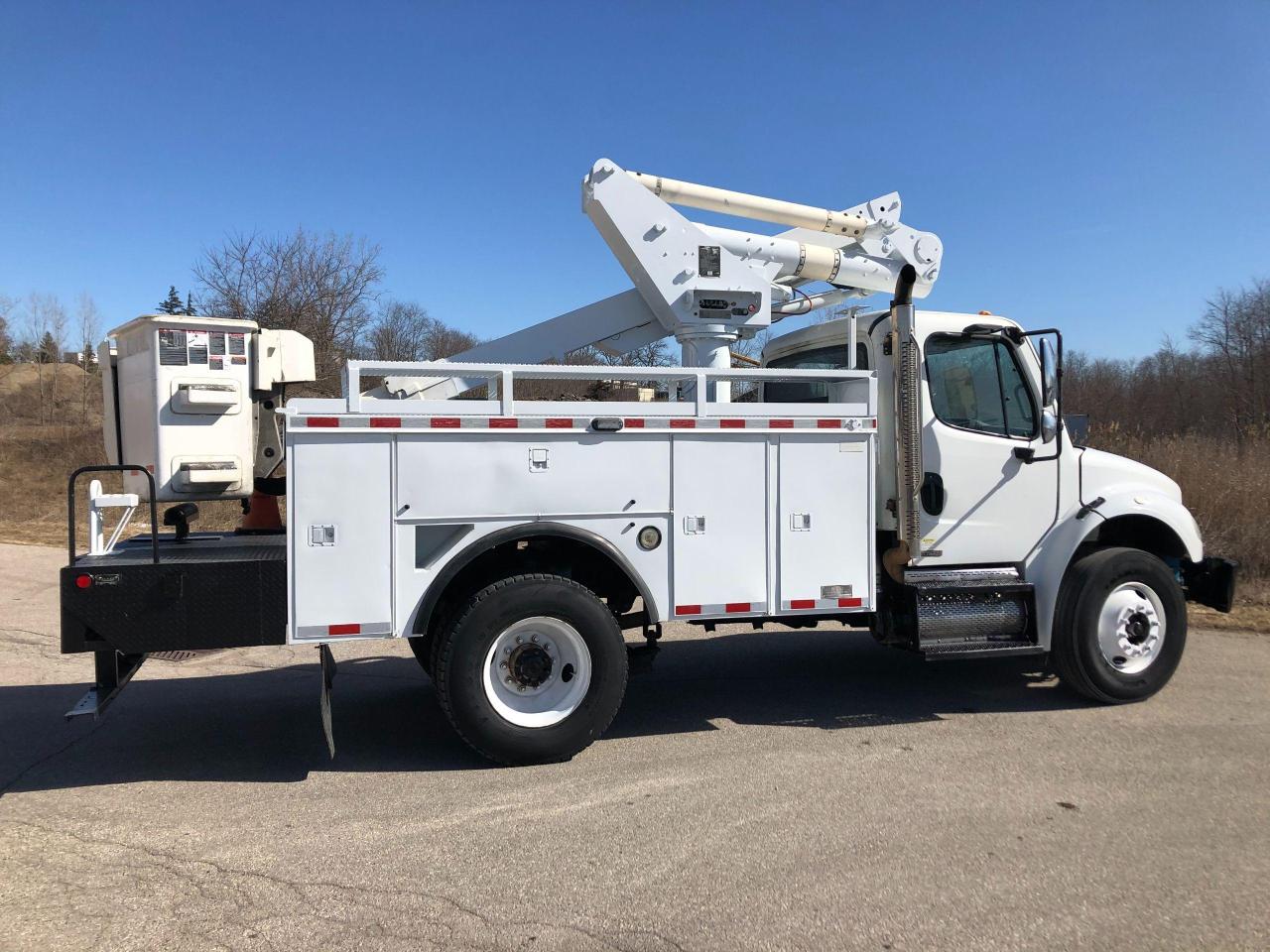 2008 Freightliner M2 Business Class BUCKET TRUCK - Photo #6