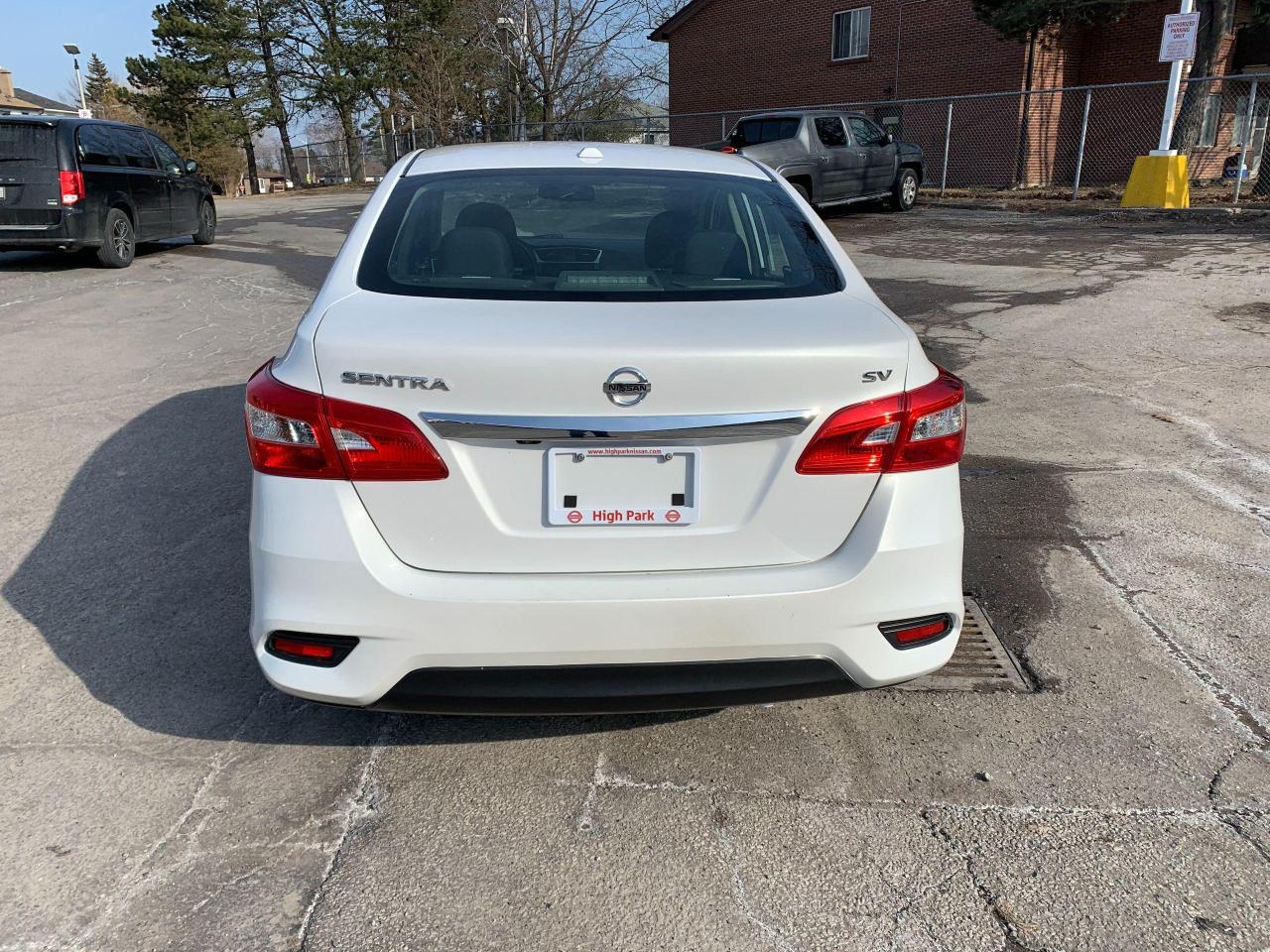 2016 Nissan Sentra SV WITH NAVIGATION AND SUNROOF - Photo #4