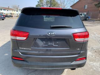 2016 Kia Sorento 3.3L LX+ V6 ALL WHEEL DRIVE AND 7 SEATS - Photo #4