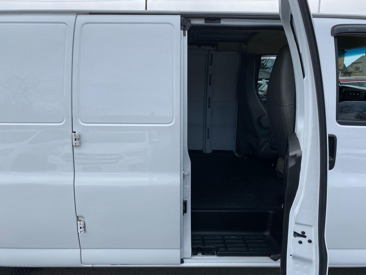 2019 GMC Savana 2500 Cargo 6.0L V8 Extended+Camera+ACCIDENT FREE Photo82
