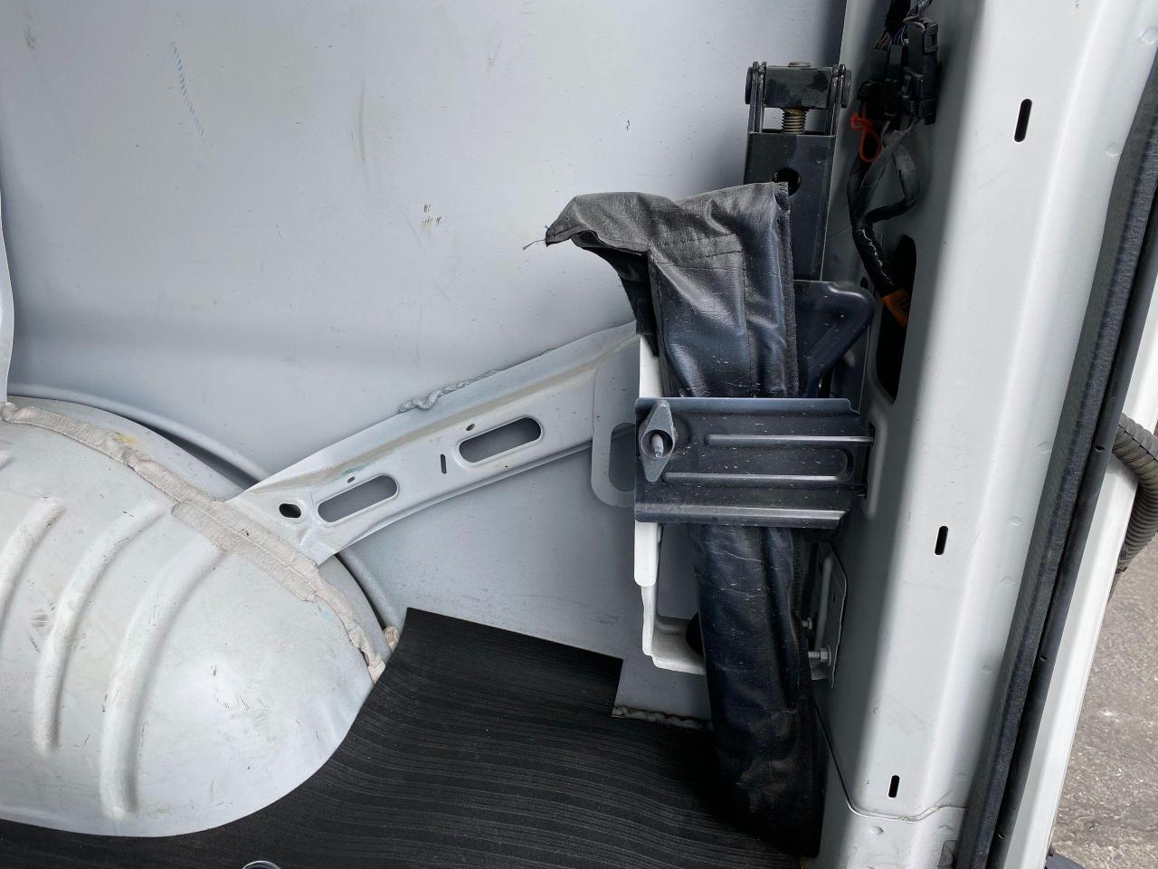 2019 GMC Savana 2500 Cargo 6.0L V8 Extended+Camera+ACCIDENT FREE - Photo #28