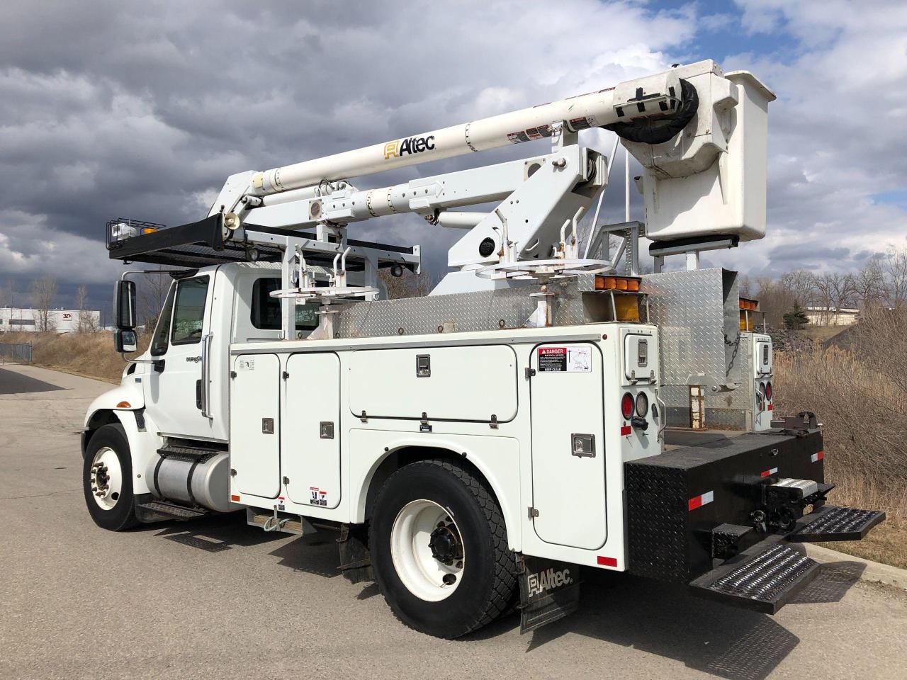 2014 International 4300 DURASTAR- BUCKET TRUCK - Photo #3