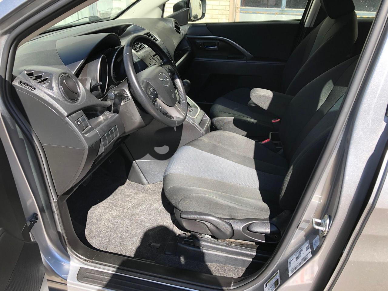 2015 Mazda MAZDA5 GS, Auto, No Accidents! Low Mileage! Photo