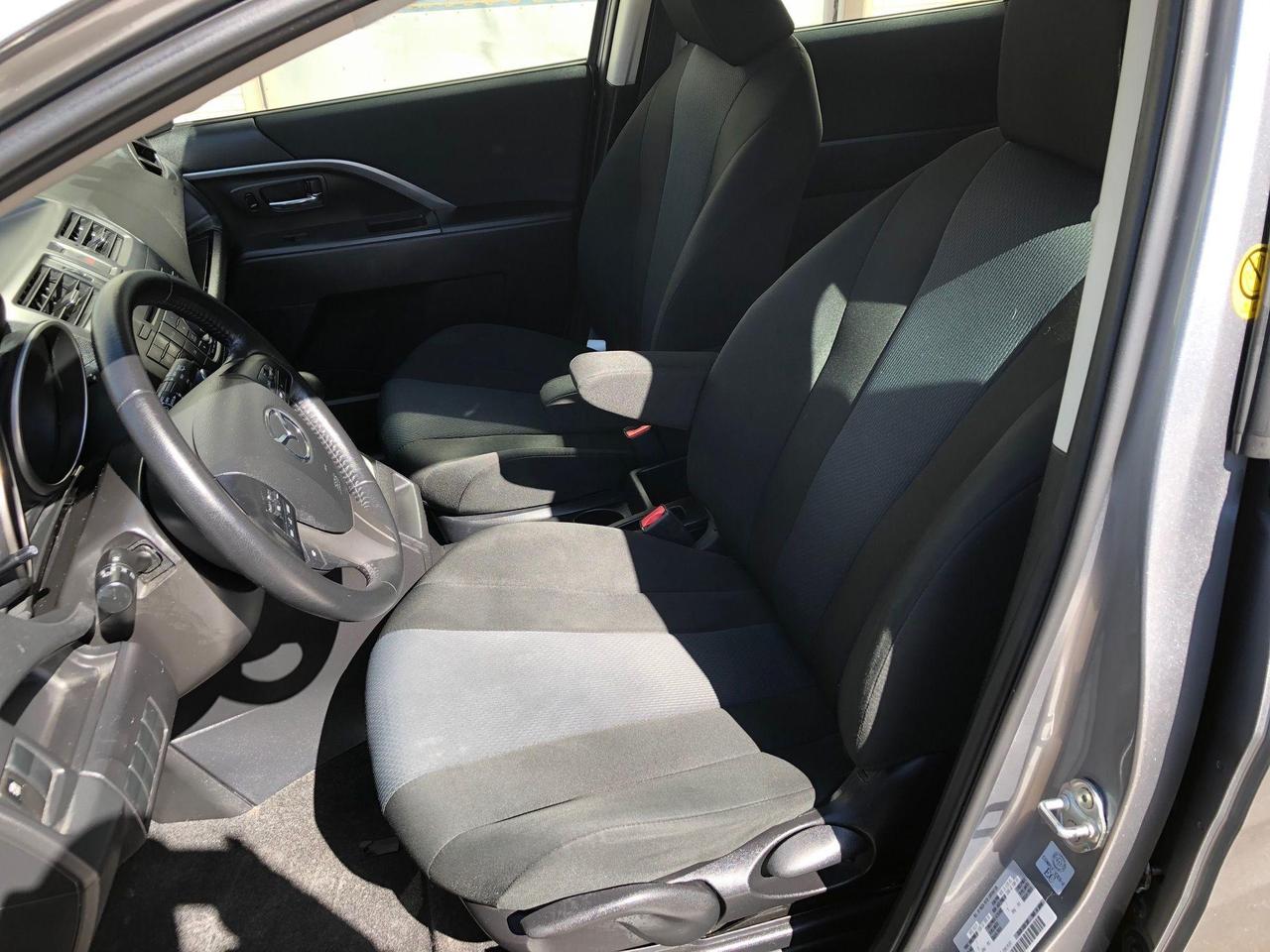 2015 Mazda MAZDA5 GS, Auto, No Accidents! Low Mileage! Photo
