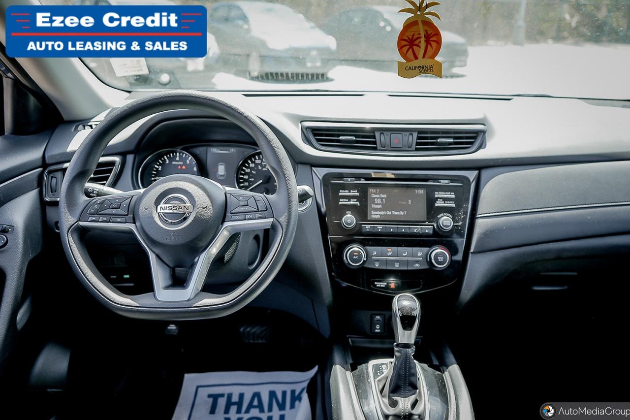 2017 Nissan Rogue SV Photo40