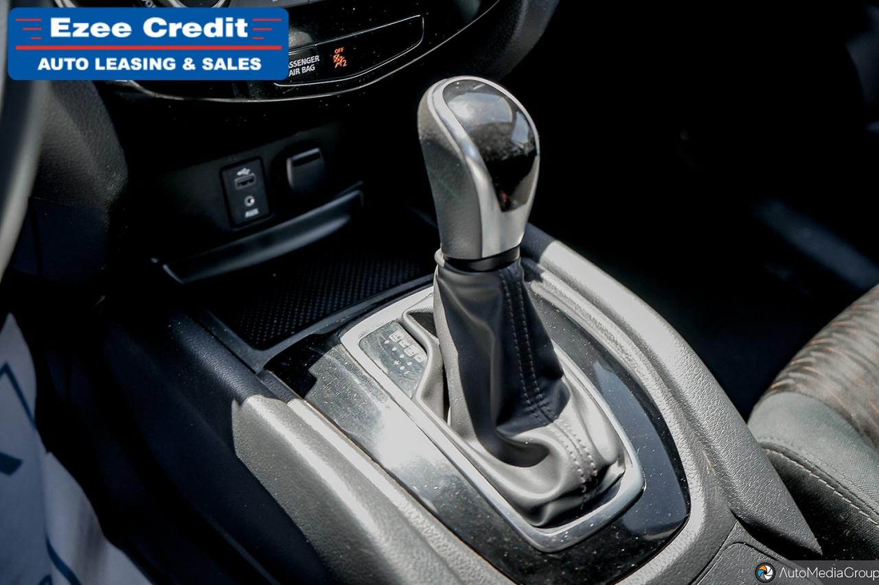 2017 Nissan Rogue SV Photo22