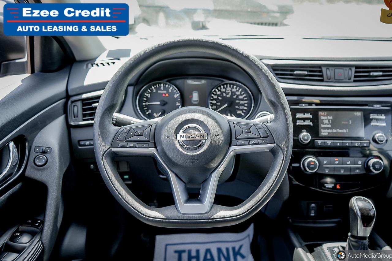 2017 Nissan Rogue SV Photo42