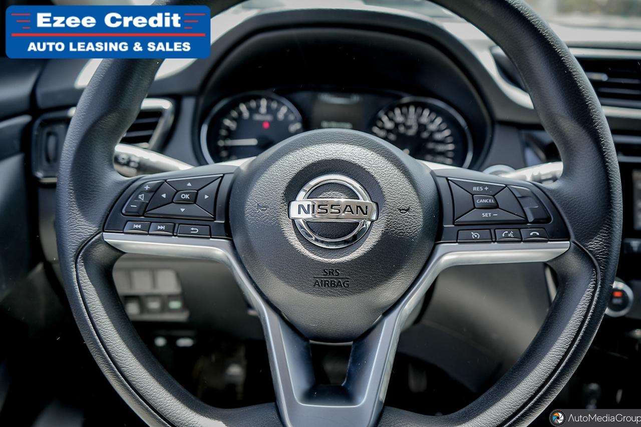 2017 Nissan Rogue SV Photo43