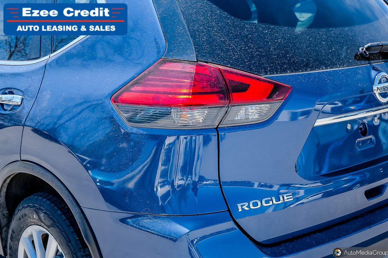 2017 Nissan Rogue SV Photo32