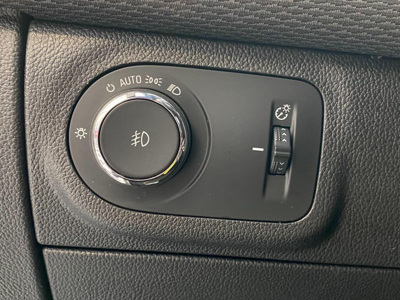 2018 Chevrolet Cruze LT 4G LTE+Sunroof+RemoteStart+Tinted+ACCIDENT FREE - Photo #55