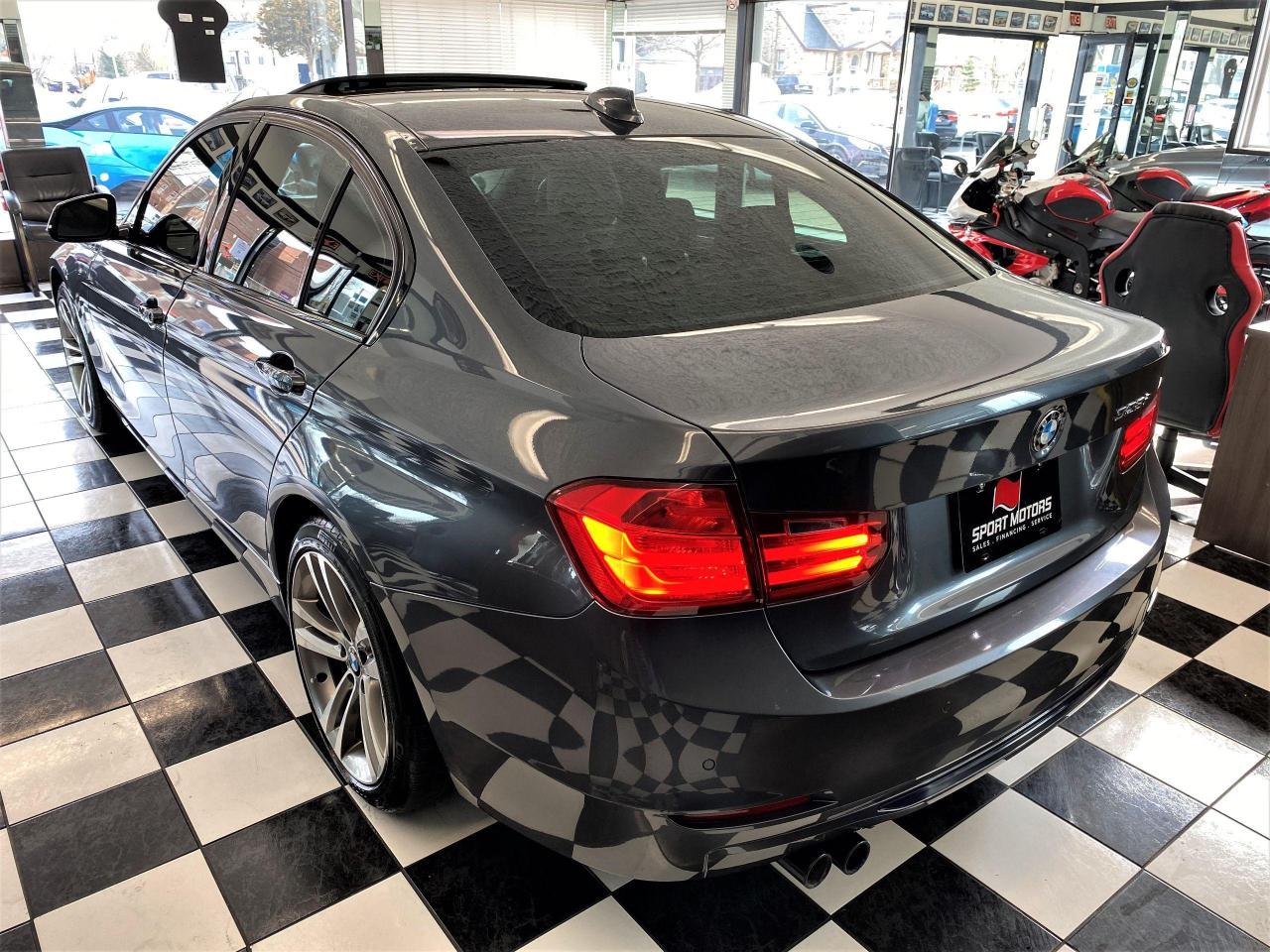 2013 BMW 3 Series 328i+Leather+Roof+Xenons+GPS+ACCIDENT FREE - Photo #2