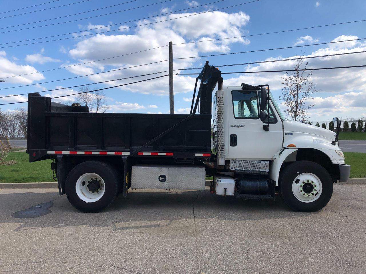 2013 International DuraStar SINGLE AXLE DUMP TRUCK - Photo #2