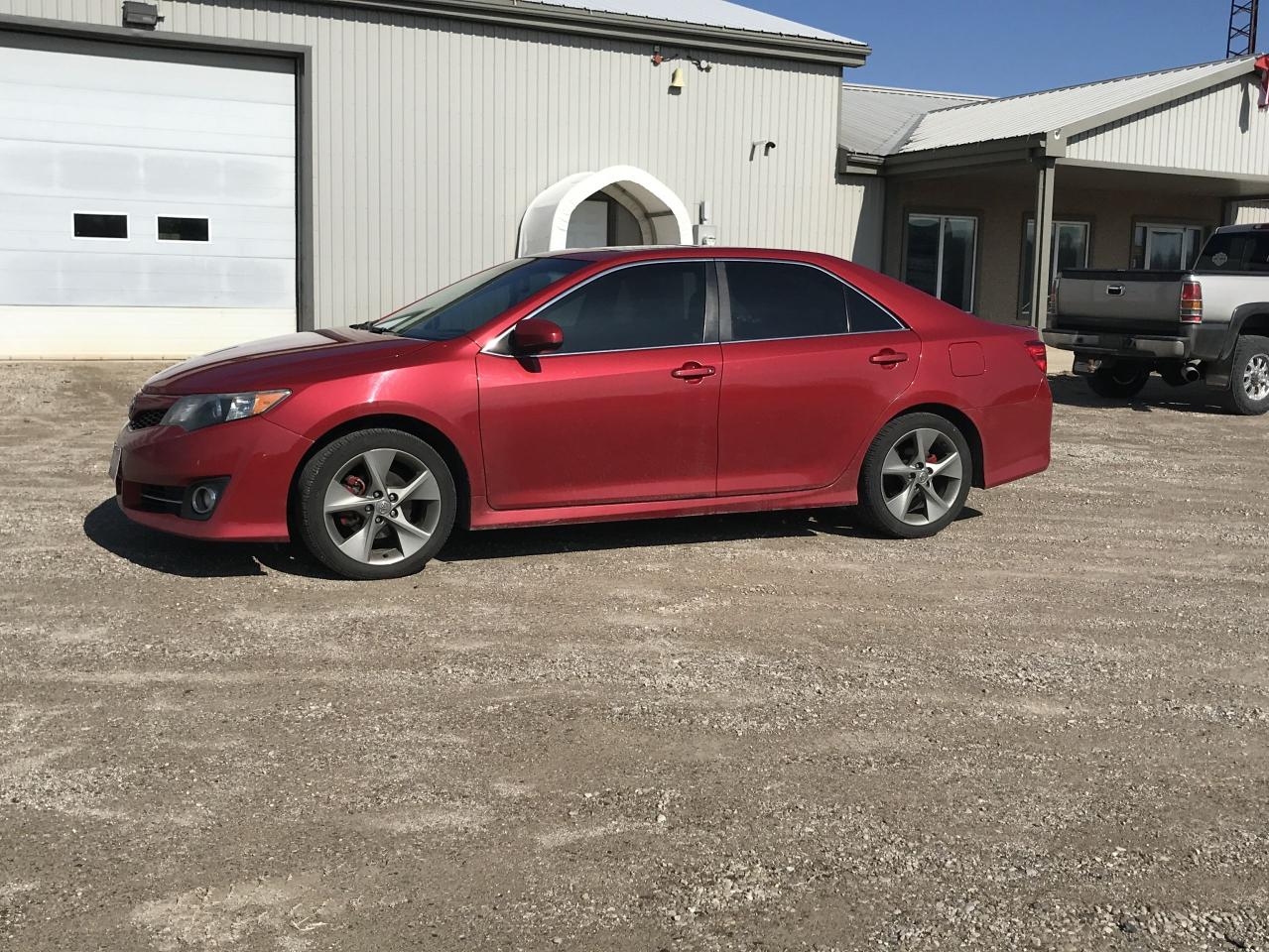 Used 2014 Toyota Camry SE for sale in Lucknow, ON