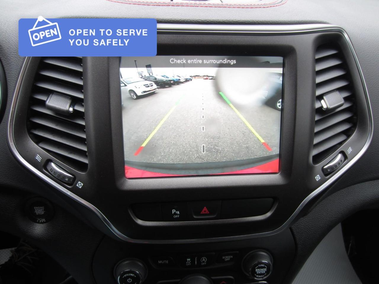 2021 Jeep Cherokee Trailhawk Photo