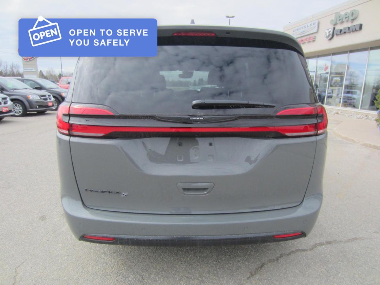 2021 Chrysler Pacifica Touring-L Plus Photo4