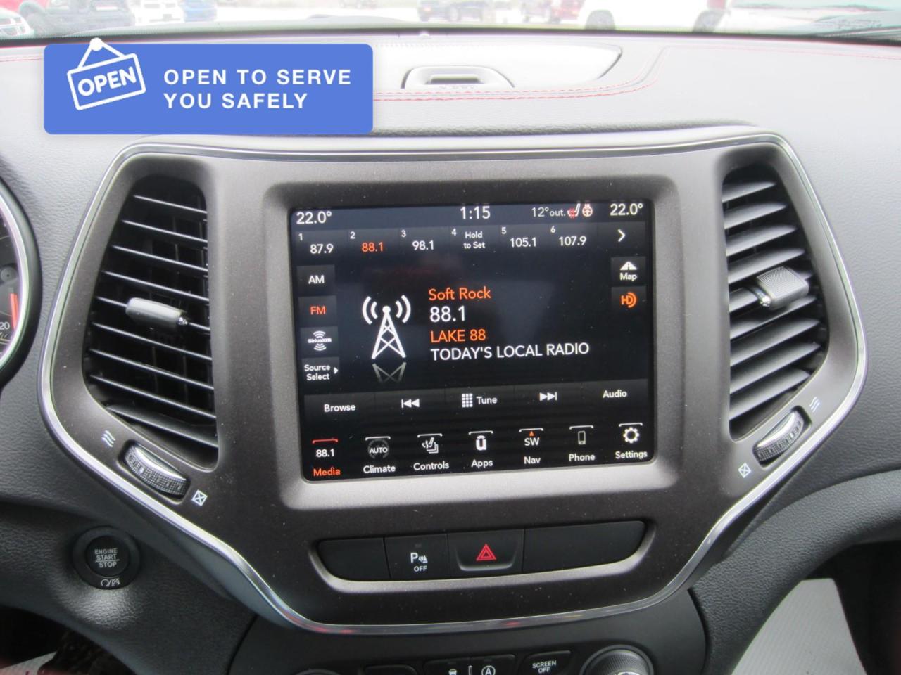 2021 Jeep Cherokee Trailhawk Photo