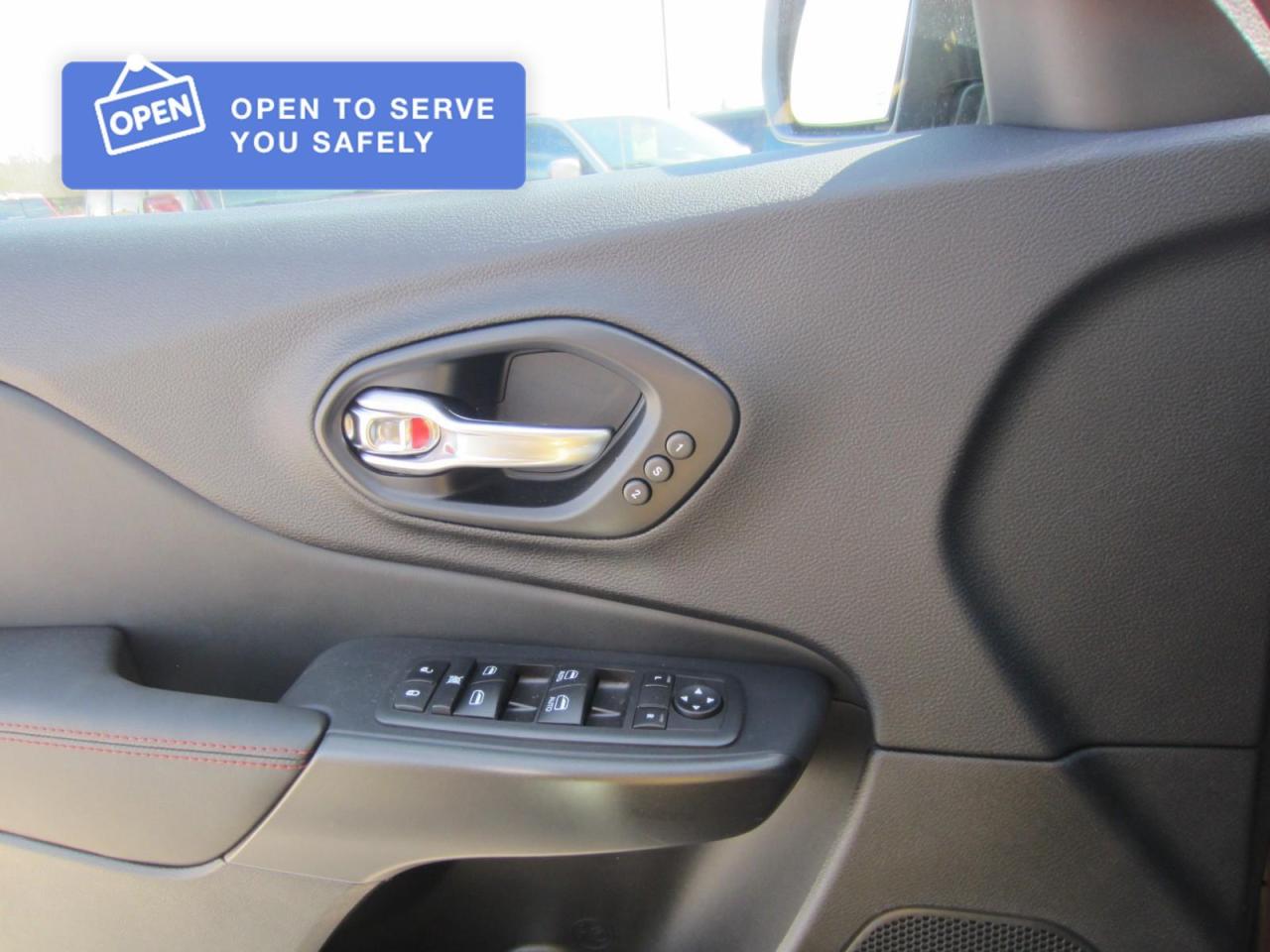 2021 Jeep Cherokee Trailhawk Photo