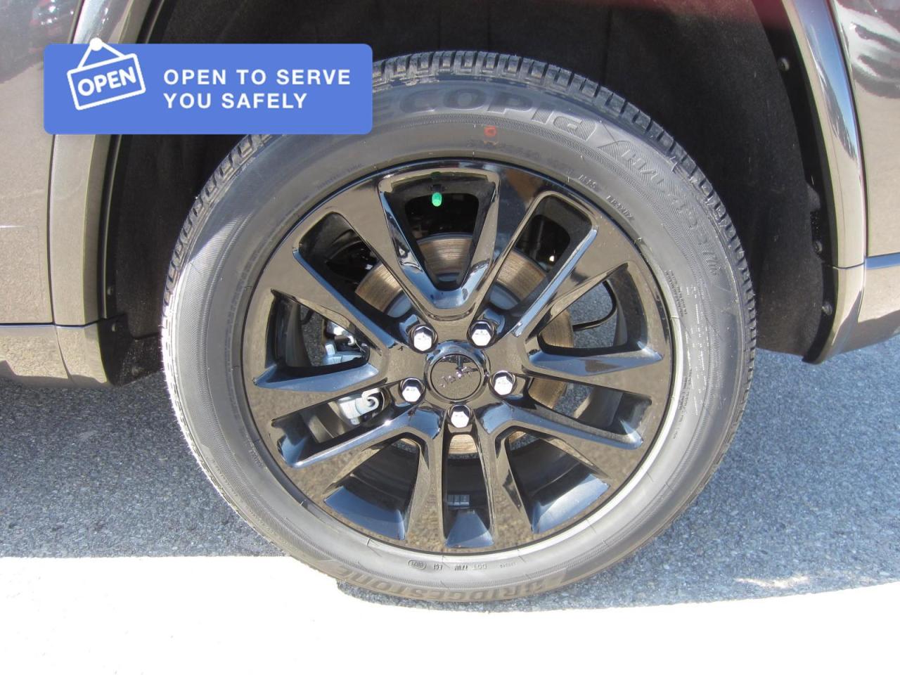 2021 Jeep Grand Cherokee Laredo ALTITUDE PKG Photo