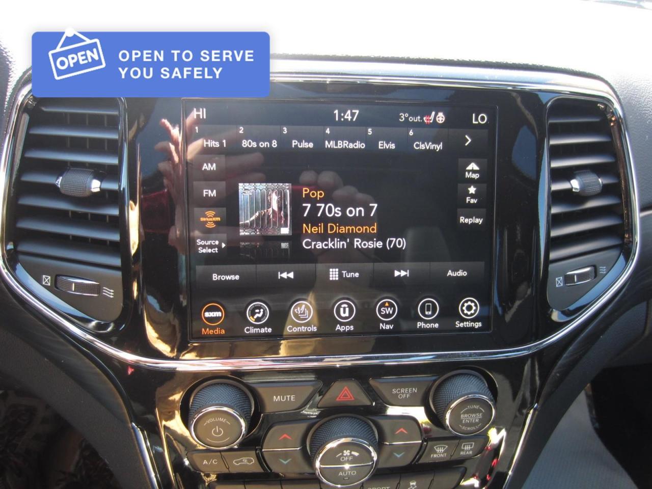 2021 Jeep Grand Cherokee Laredo ALTITUDE PKG Photo