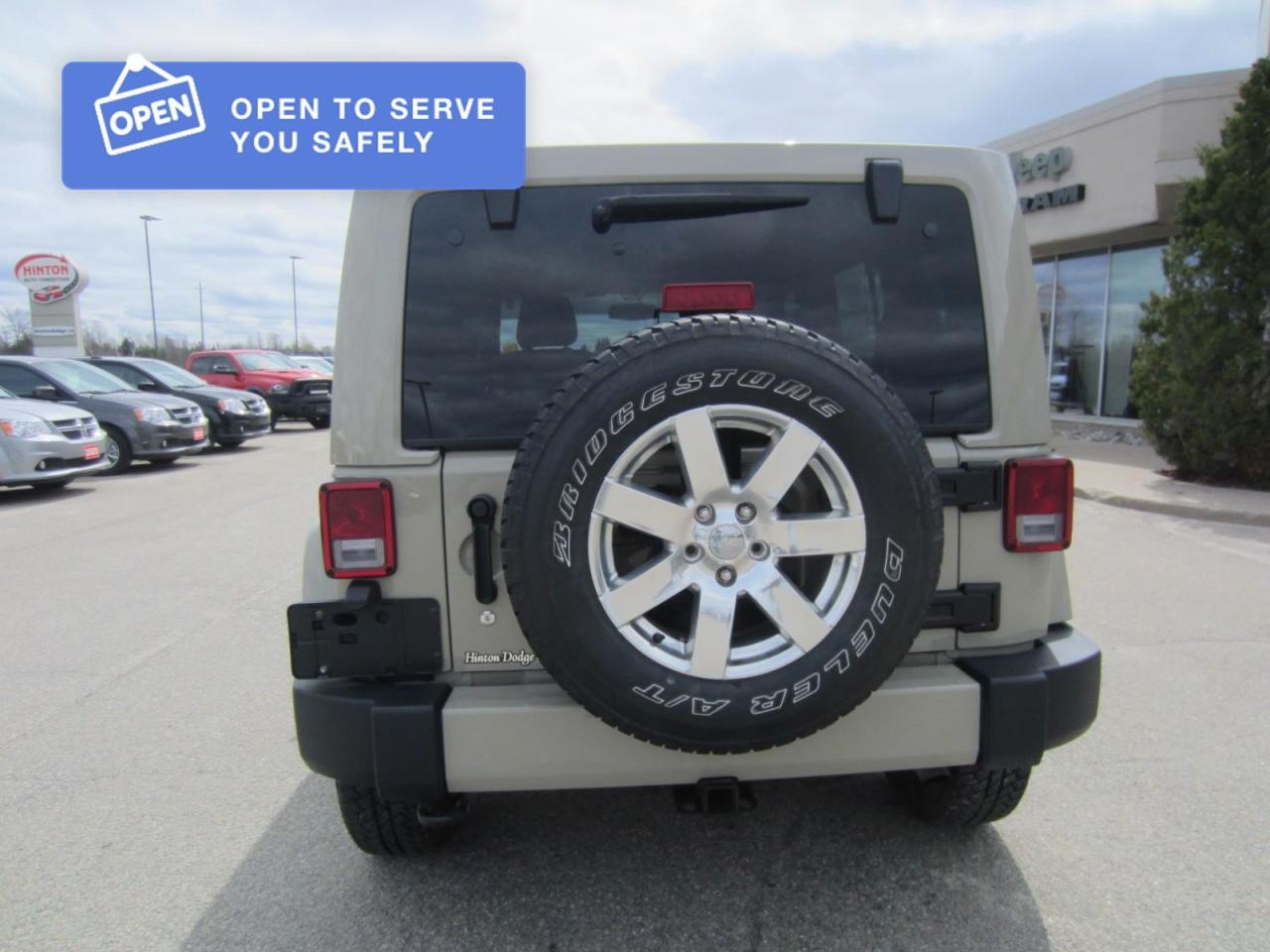 2017 Jeep Wrangler Unlimited Sahara Photo4