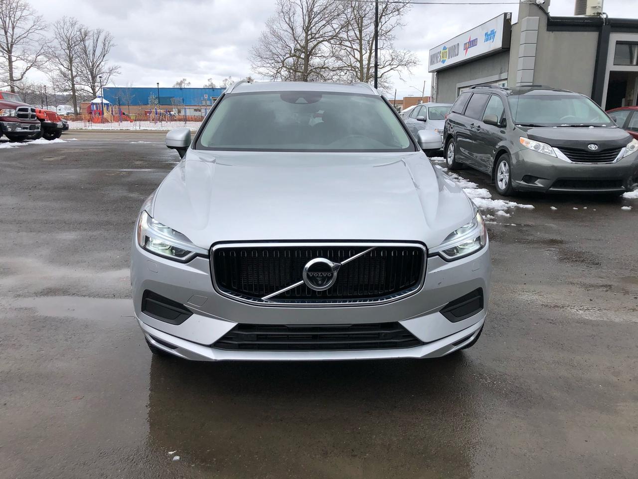 2018 Volvo XC60 T5 Momentum Photo