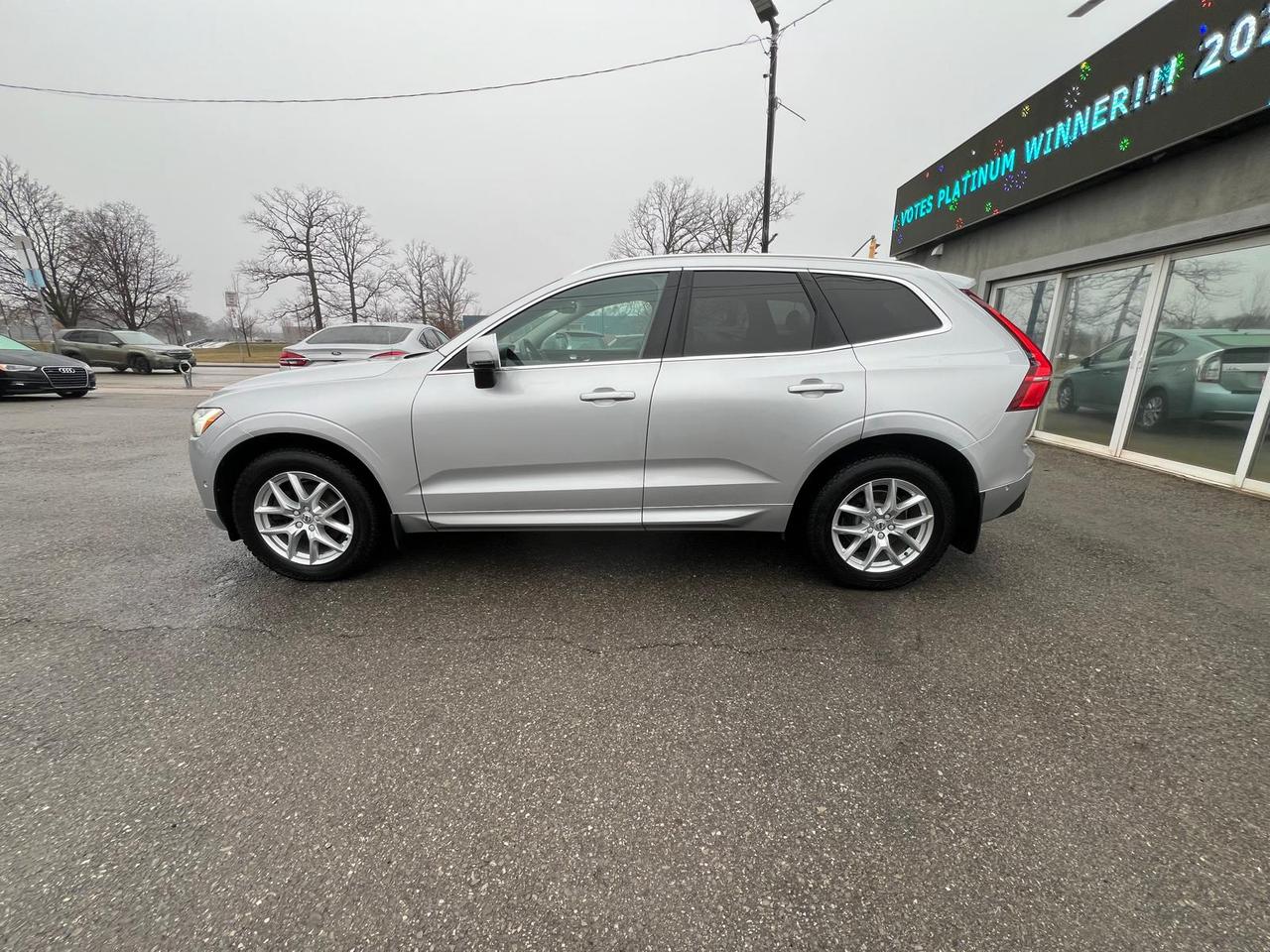 2018 Volvo XC60 T5 Momentum Photo2