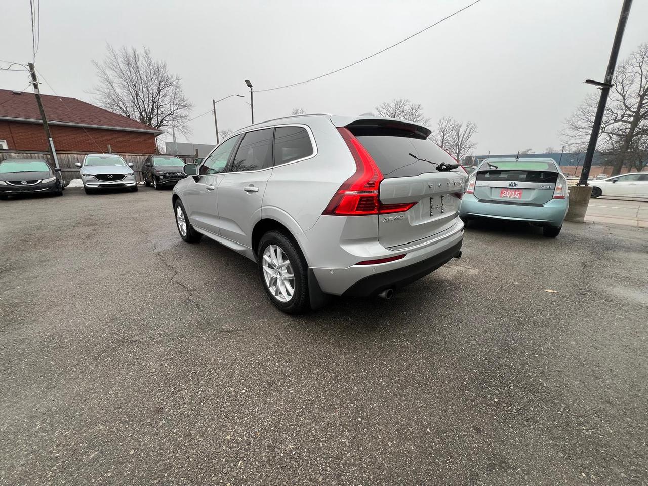 2018 Volvo XC60 T5 Momentum Photo3