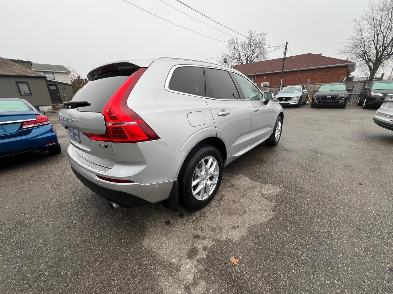 2018 Volvo XC60 T5 Momentum Photo