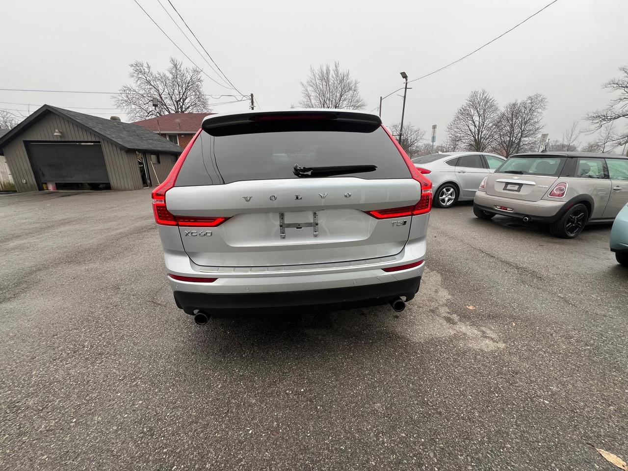 2018 Volvo XC60 T5 Momentum Photo