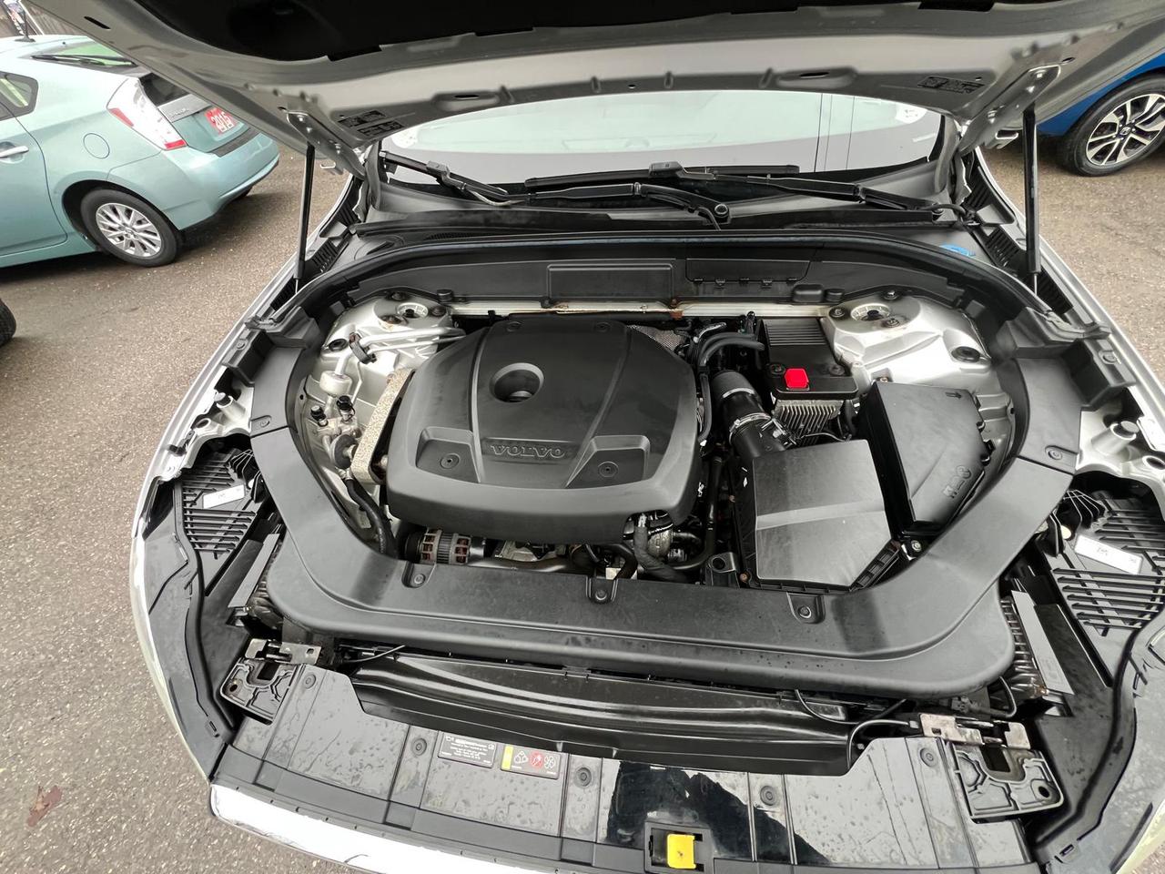 2018 Volvo XC60 T5 Momentum Photo