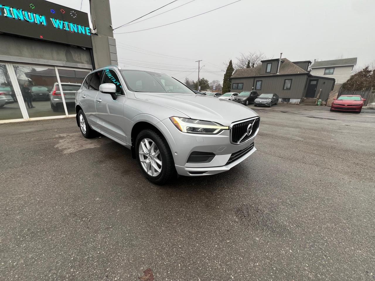 2018 Volvo XC60 T5 Momentum Photo