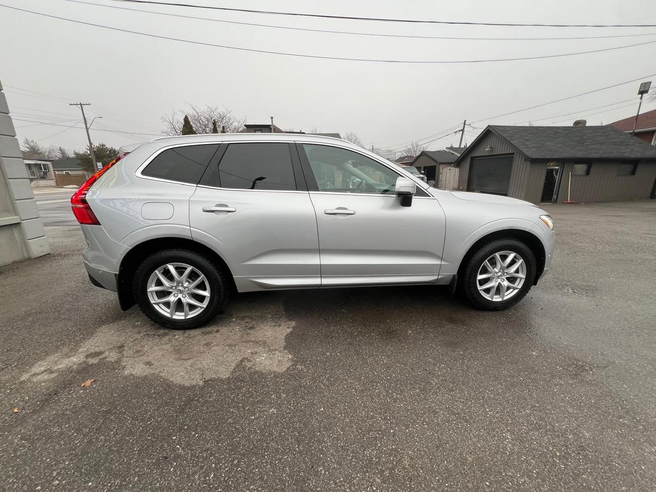 2018 Volvo XC60 T5 Momentum Photo