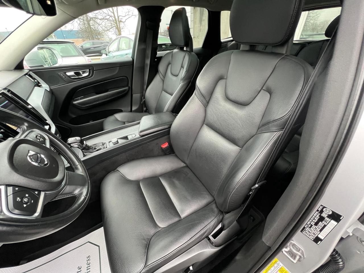 2018 Volvo XC60 T5 Momentum Photo