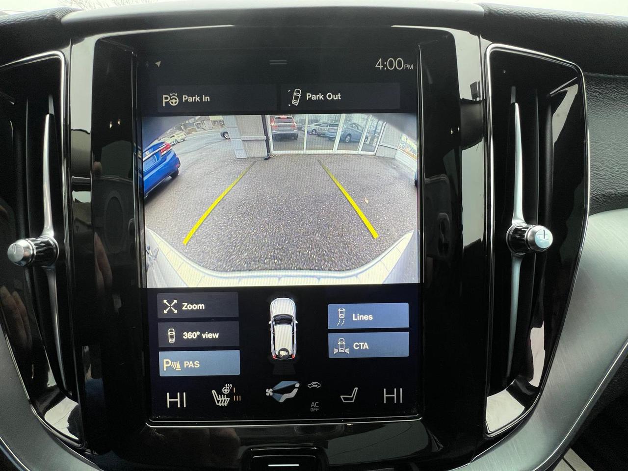 2018 Volvo XC60 T5 Momentum Photo