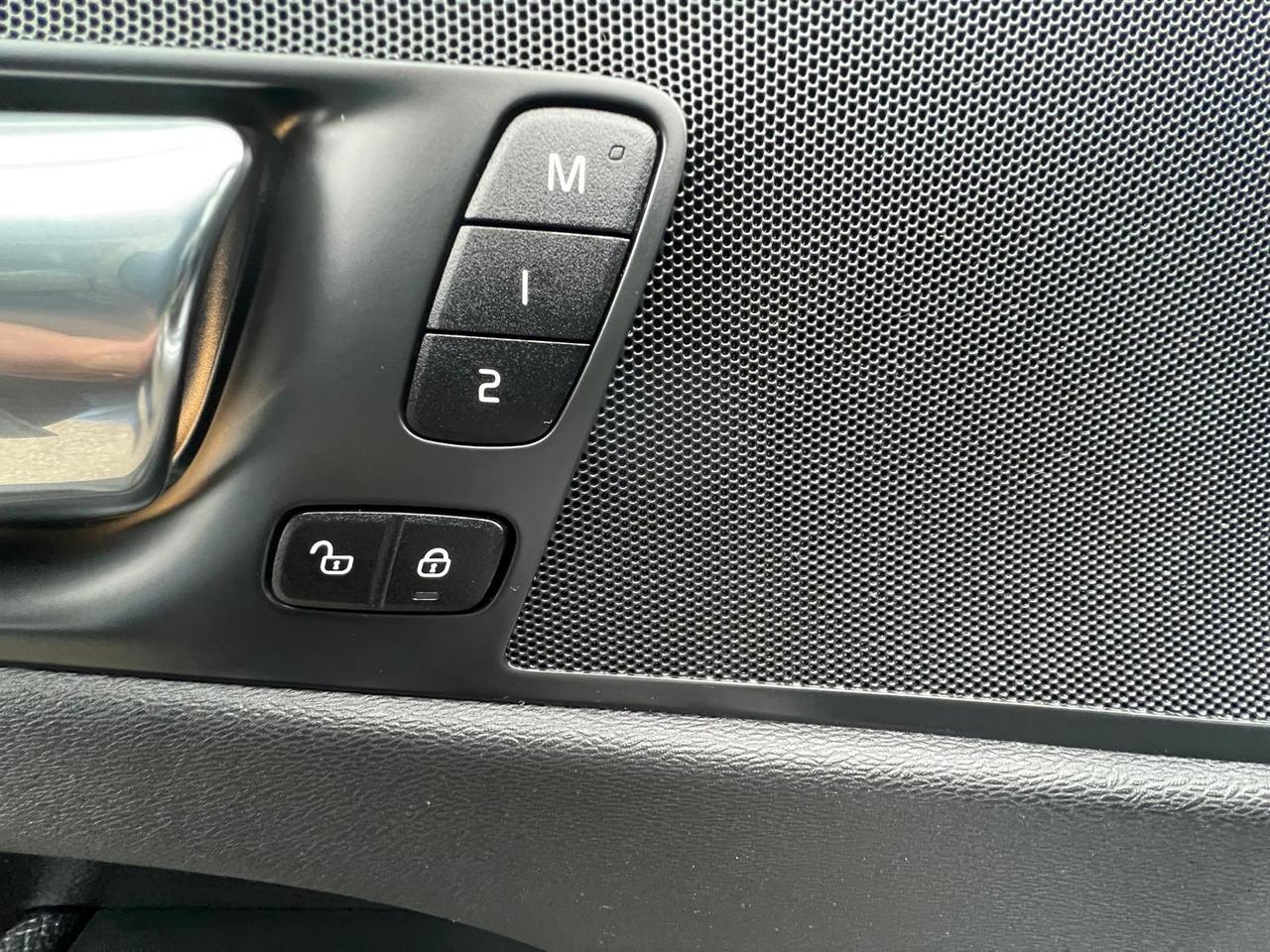 2018 Volvo XC60 T5 Momentum Photo