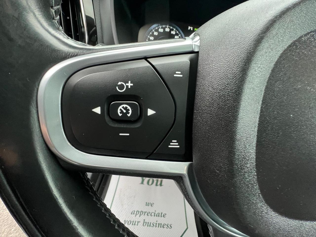 2018 Volvo XC60 T5 Momentum Photo