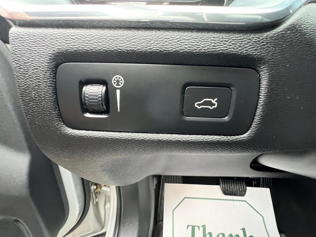 2018 Volvo XC60 T5 Momentum Photo