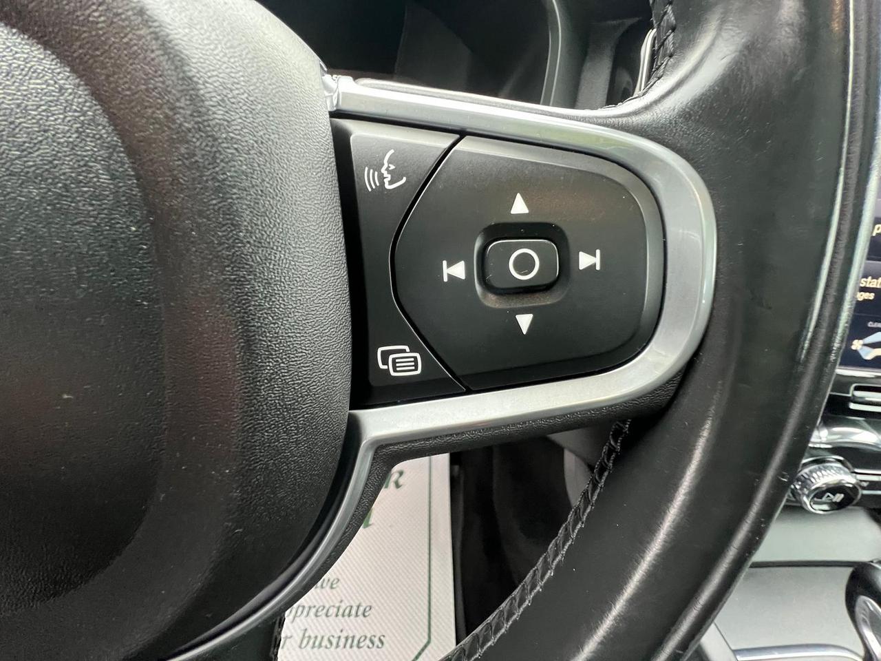 2018 Volvo XC60 T5 Momentum Photo