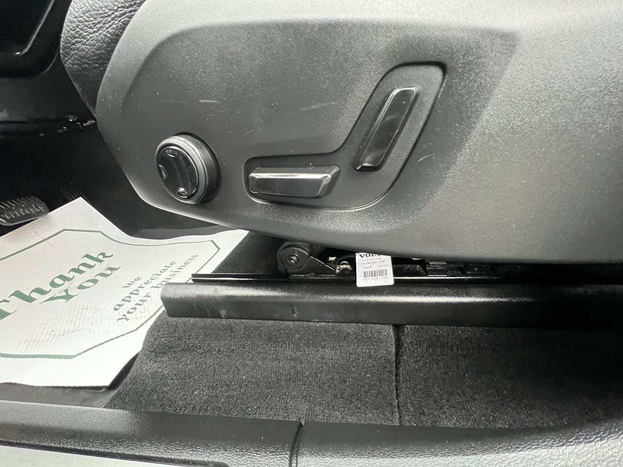 2018 Volvo XC60 T5 Momentum Photo