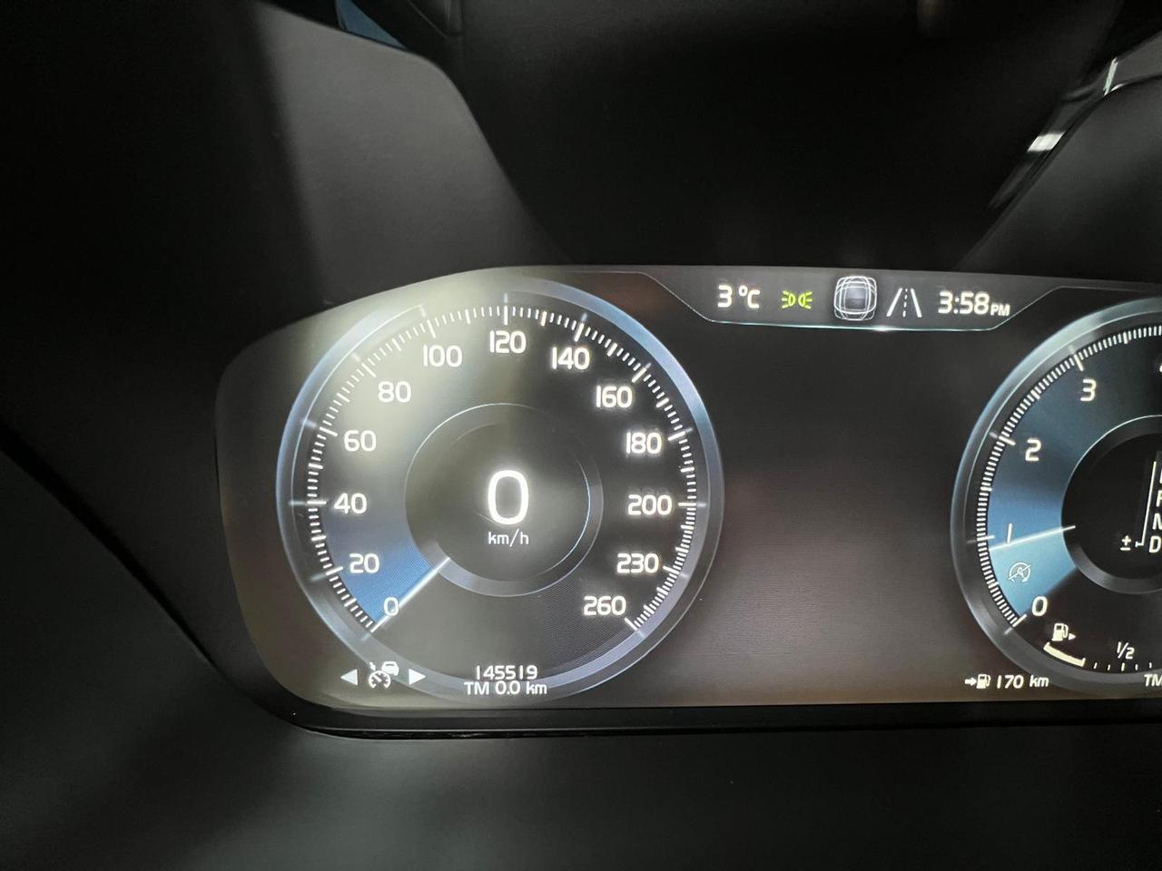 2018 Volvo XC60 T5 Momentum Photo