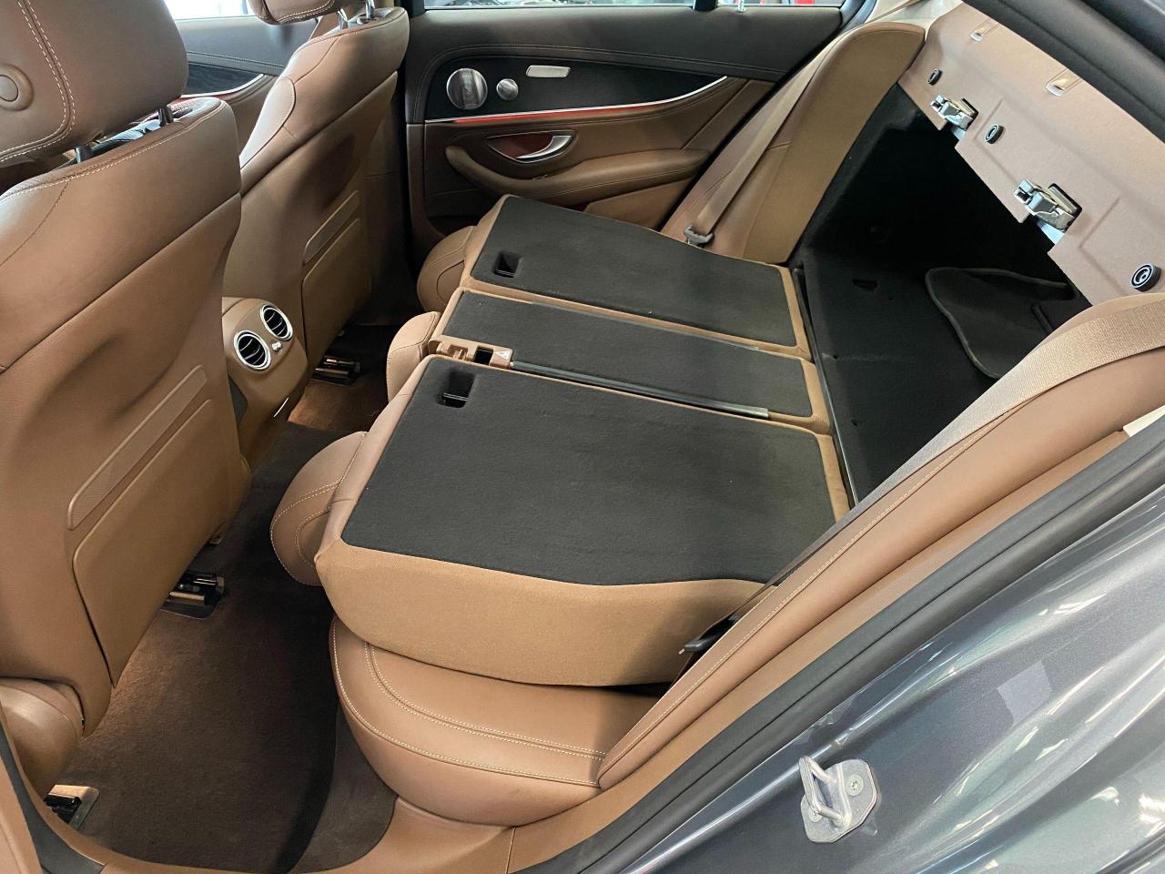 2017 Mercedes-Benz E-Class E400 4MATIC AMG PKG+Massage Seat+ACCIDENT FREE - Photo #28
