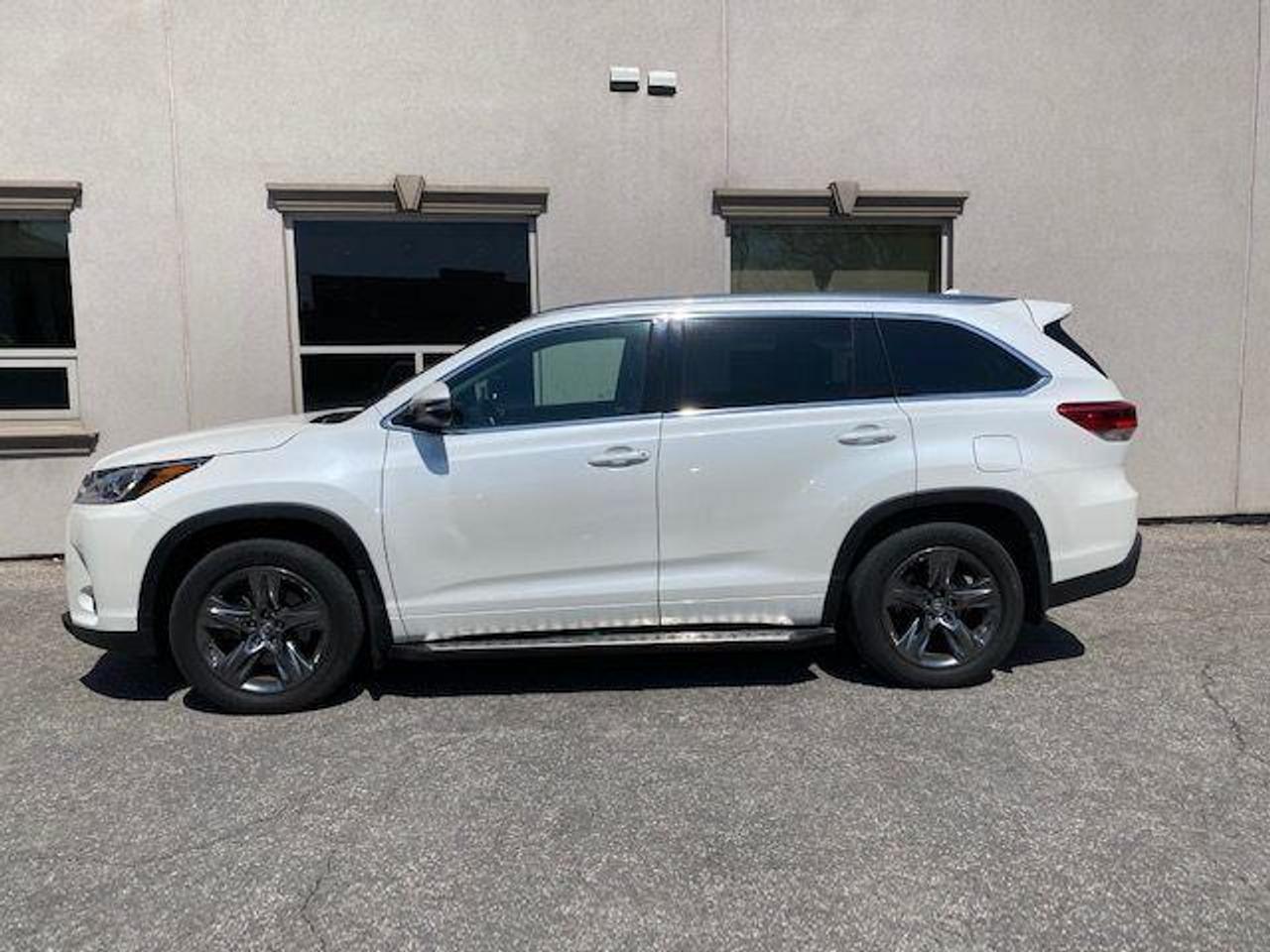 2017 Toyota Highlander Limited • No Accidents • Low mileage! Photo