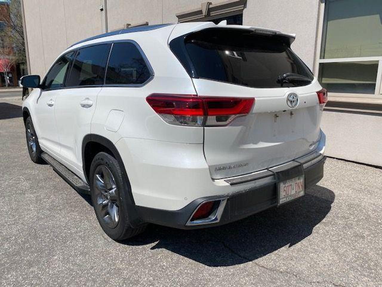 2017 Toyota Highlander Limited • No Accidents • Low mileage! Photo
