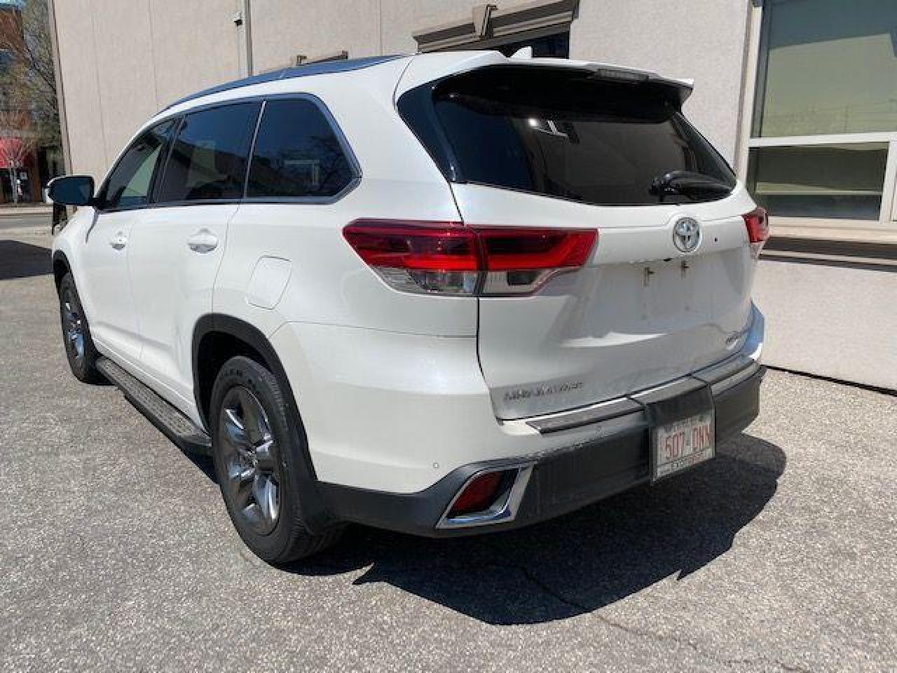 2017 Toyota Highlander Limited • No Accidents • Low mileage! - Photo #3